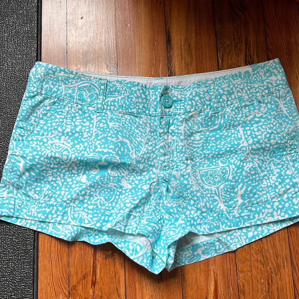 Walsh short light blue and white
